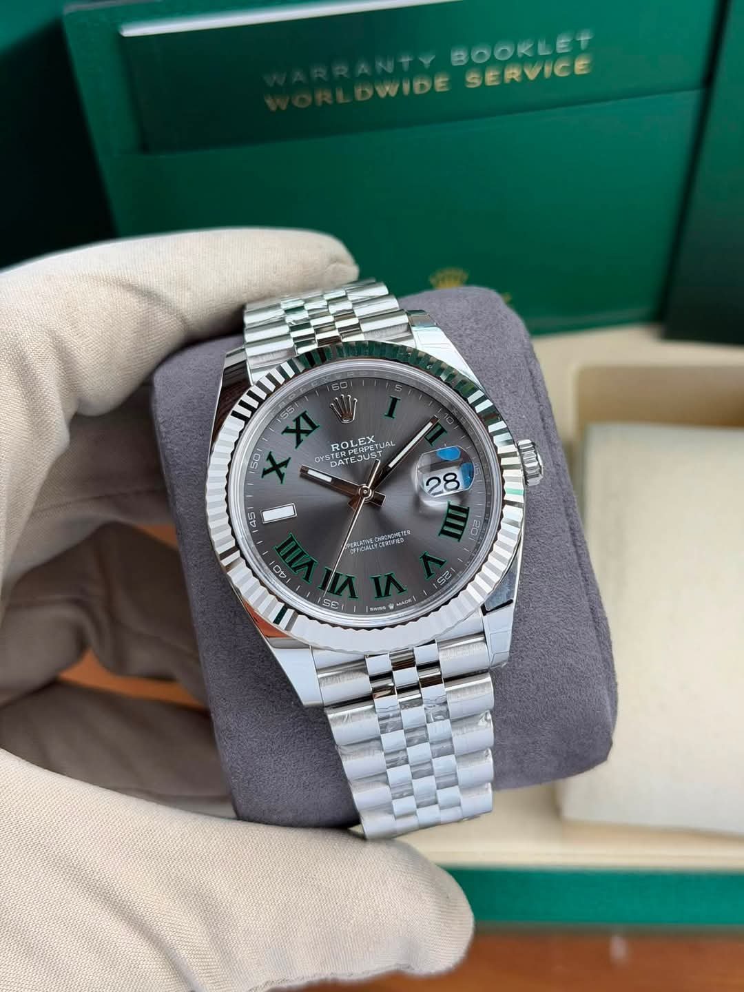 Rolex Date just 41mm Wimbledon
18k Whitegold Flutted Bezel - Image 2
