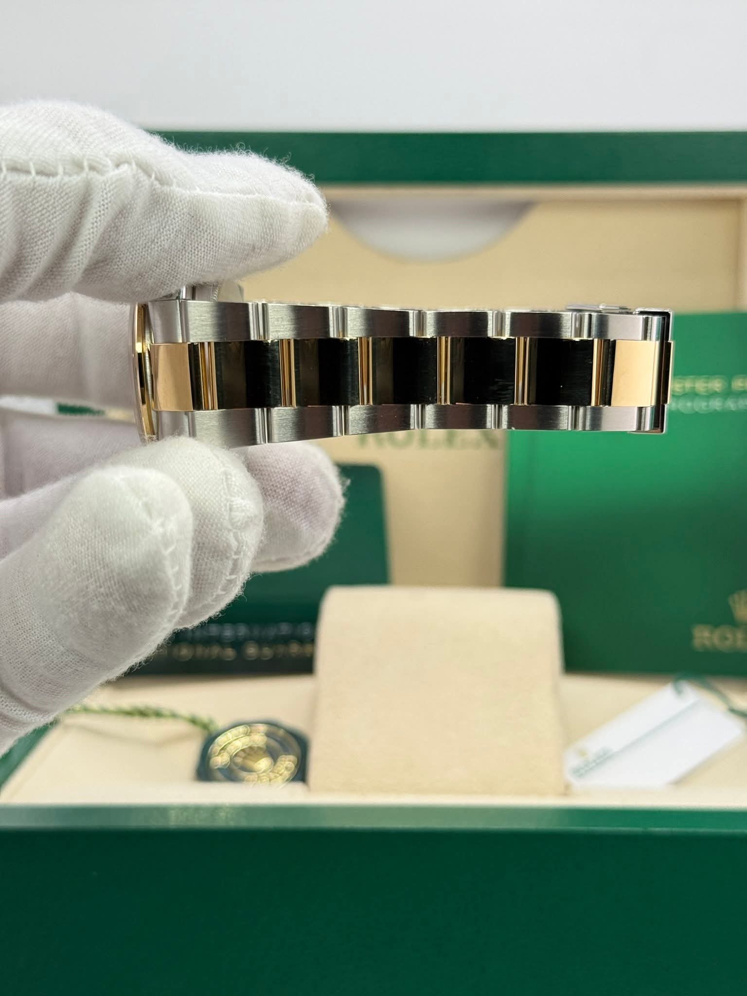 Rolex 40mm Two Tone Daytona - Image 4