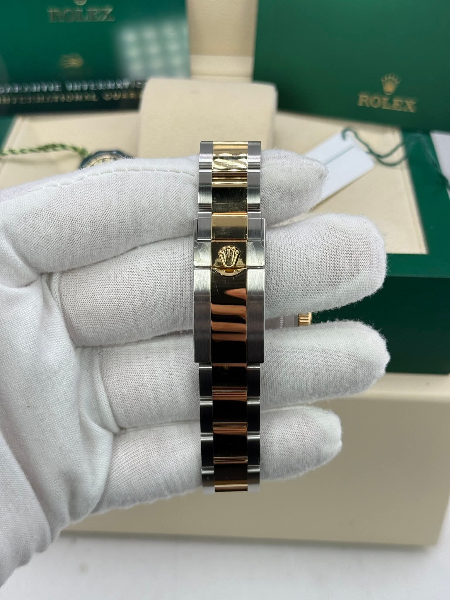 Rolex 40mm Two Tone Daytona - Image 3